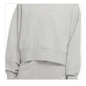 Nike Women's Sportswear Essentials Oversized Fleece Crewneck Sweatshirt